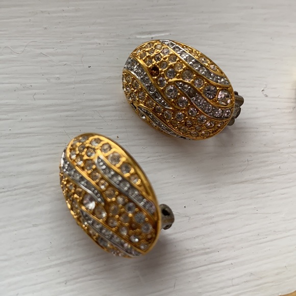 💥2 for $20💥 Vintage Gold Tone and Gold and RhinestoneClip On Earrings - Picture 2 of 5